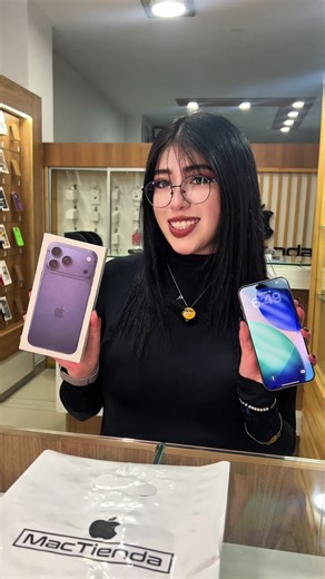 Feliz Día del Padre con Mac Tienda y iPhone Pro Max