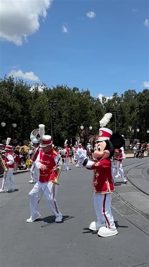 Mickey Mouse Busts A Move! #dance #magickingdom #disney #disneyworld