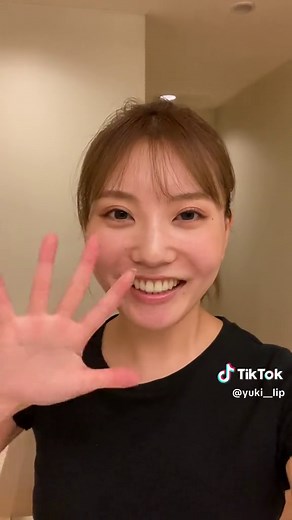 ニベアディープモイスチャーリップの保湿力と柔らかさを徹底比較！