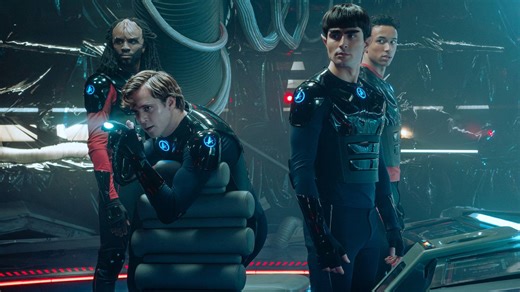 Star Trek Finally Makes Comic Books Canon & Brings Back Its Most Iconic Uniforms
