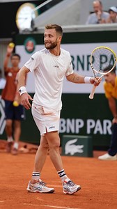 566K views · 11K reactions | From Roland-Garros to Wimbledon, Moutet keeps on entertaining the crowd and hitting tweener volleys 彩 | ROLAND-GARROS | Facebook