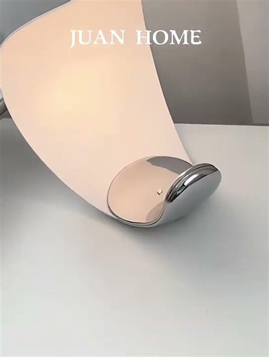 🛋️曲線の光がつくる、美しい暮らし✨ #homedecor #素敵な暮らし #aestheticroomdecor #インテリア #lamp #home #ambientlighting