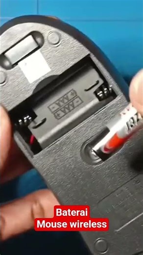 Install the wireless mouse battery #mause #candra79