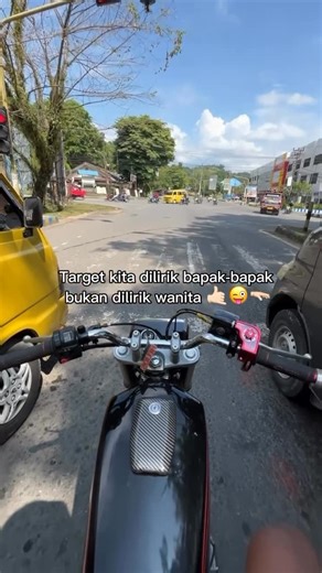 RX-King Club Indonesia on Instagram: "Target utama 😅 📸 @vladimir_xi_jinping Sumber video: https://www.instagram.com/reel/DSJY6iKj_VN/?igsh=MTRkNTVjanhjODZodg== ➖➖➖➖➖➖➖ MERCHANDISE ⏩ @rxkingclubmerch PARTNER ⏩ @petir.racingwear ~ Silahkan tag @rxkingclub agar foto dan video kalian dapat di repost. ~ Jangan lupa like dan mention juga ke temen” club kalian ya 🇮🇩🇮🇩🇮🇩 #motormodif #rxkingbanten #rxkingjember #rxkingjalanan #rxkingpadang #rxkinglampung #sukabalapmotor #rxkingtasikmalaya #rxking