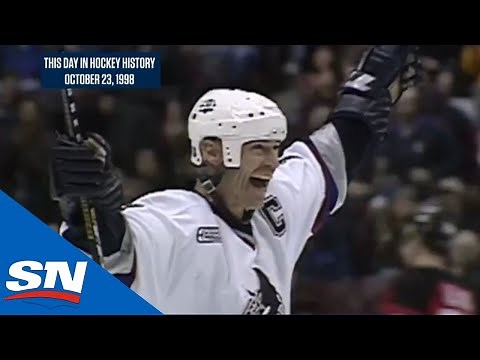 Mark Messier Becomes The 10th Ever NHL Player To Score 600 | This Day In Hockey History