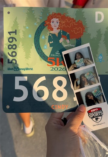 this princess just picked up her bib 🏃🏽‍♀️✨ #rundisney #rundisneyprincess #rundisneyexpo