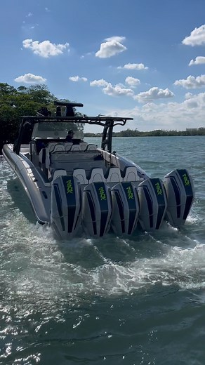 165K views · 8.1K reactions | Ready to put the throttles down on this 43’ Open #midnightexpressboats | Midnight Express Powerboats | Facebook