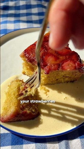 Strawberry Upside Down Cake the Smart Way #easybaking #easyrecipe