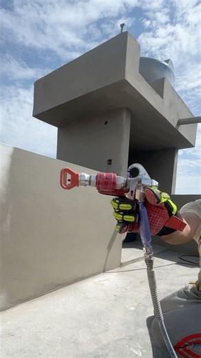 Outside weather shield airless spray paint machine😱 Airless Spray #airlesspaint #shorts