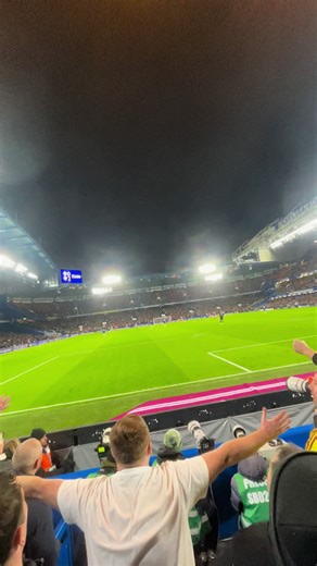 Arsenal Fans Shine at Chelsea Semi-Final