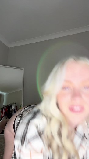 Exciting Target Practice with Blonde Girl | Fun Countdown Game