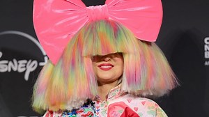 Le titre 'Gimme Love' de Sia, revisité par le 'piano king' français, Sofiane Pamart - RTBF Actus