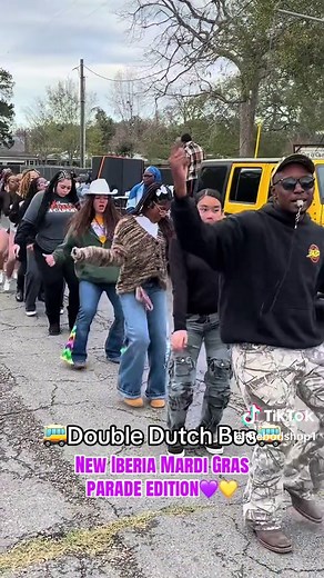 Much love to my home town getting on the everlasting Double Dutch bus! 🚌🚏 📍New Iberia Mardi Gras parade @Jrokyhc @👸🏻 @👩🏽‍🔬 @Adrie'Ann Hebert @Alicia Marie Ozenne @Fusion Elite Dance Academy “NISH dance team” “evolve school of dance” @heatfactoryinc.🔥 “PRDC”