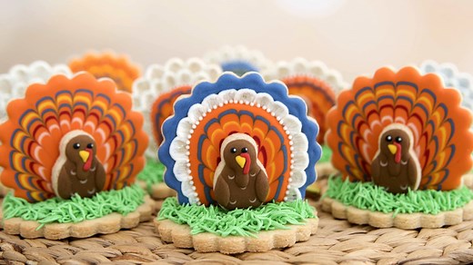 34K views · 405 reactions | Adorn your Thanksgiving table with these 3D Turkey Cookies. Sugar Cookies: https://www.hanielas.com/sugar-cookie-recipe-for-cut-out-cookies/ Royal Icing Recipe: https://www.hanielas.com/fresh-lemon-royal-icing/ | Haniela's | Facebook