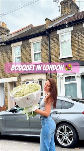 Watch how this girl made a flower bouquet and enjoys it on the streets of London 🌸🇬🇧