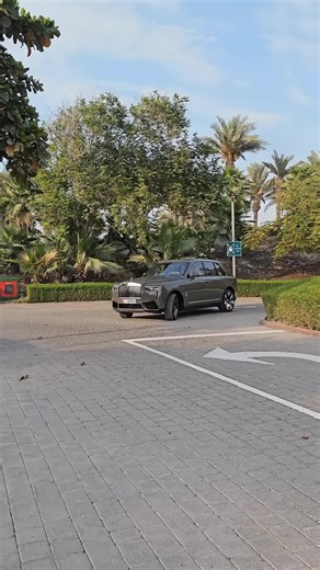 Explore the Luxury of Rolls Royce Cars