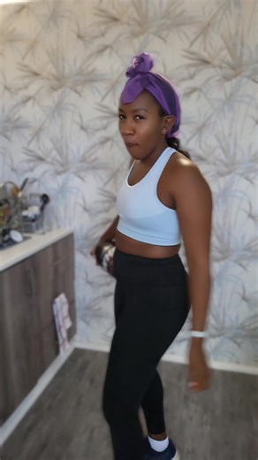 If I don't get abs this year, I'm quitting the gym😂🤣 #runner #runtok #gymgirl #gymtok #proteinshake by @blackbullhardcore