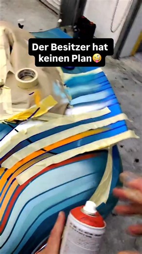Rene Turrek on Instagram: "So, jetzt bin ich gleich fertig. Mir fällt aber noch eine Kleinigkeit ein die extrem cool sein würde. Der Besitzer weiß überhaupt nichts davon. Ich werde es aber trotzdem machen. Mal schauen wie er reagiert, wenn ich sein Logo ins Zentrum meiner Kunst stelle bin schon sehr gespannt und genau das ist eigentlich immer meine Herangehensweise, sobald ich ein Auto bemalen. Hat der Kunde überhaupt keine Ahnung, was ich oder wie ich sein Auto gestalte. Ich glaube, es ist für 