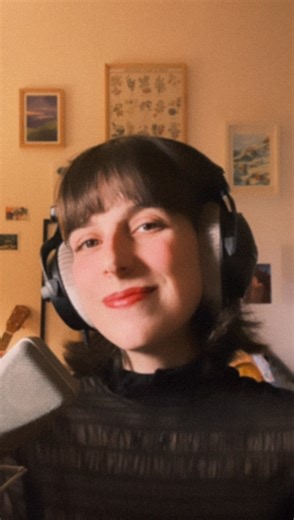 Avis à mon public : pouvez-vous apprendre ces paroles pour les concerts qui arrivent ??! ♥️♥️♥️ Celles et ceux qui sont déjà venu.es me voir en concert savent que j’adore faire chanter héhé 👉🏻👈🏻 On fait des harmonisations ensemble parfois même de la polyphonie pour les plus braves d’entre vous ! Alors si vous voulez me rendre HYPER heureuse, vous savez quoi faire… « La nouvelle lune » est à vous🌛✨💫 TOUR : 05.03.26 : Salle Culturelle, Grandparigny (50) 06.03.26 : La Passerelle, Fleury-les-A