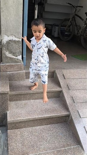 manku bike pr beth gya #ronyvlogs #dailyvlog #vloglife #cutebaby