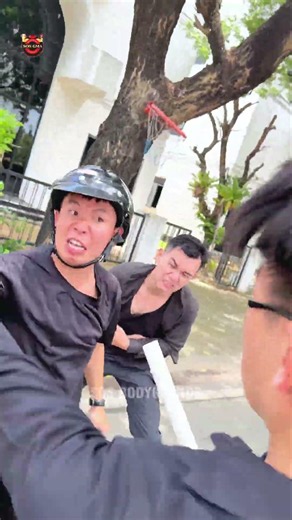They Thought He Had Nowhere Left to Go #SOSBODYGUARD #martialarts #selfdefense