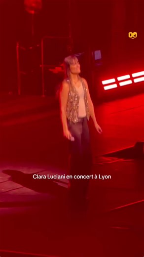 @jesuisclaraluciani lance sa nouvelle tournée 2026 et nous a fait l’honneur de performer à Lyon hier soir💛 Son nouvel album sorti en novembre 2024, « Mon sang », l’artiste aborde des thèmes intimes et profonds, inspirés notamment par la maternité Sa tournée se poursuit jusqu’au 19 février à Paris ! 📹Crédit vidéo - @maca.rond #lyon #claraluciani #ldlc