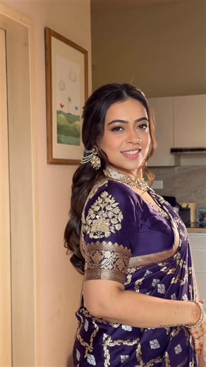 ANUJA KALOKHE | LUXURY BRIDAL LOOK SPECIALIST on Instagram: "A bride who didn’t need sparkle to shine ✨ She laughed, danced, and glowed her way through the day with the most effortless, minimal glam 💛 . . Saree: @saudamini_handloom Jewellery: @neelkanthjewellerspvtltd Hair: @ayushihairandmakeup Draping: @nilam_art1687 . . #makeupartistdelhi #makeupartistmumbai #makeupartistnashik #makeupartistnagpur #makeupartistpune #makeupartistnagpur #makeupartistgoa #makeupartistjaipur #makeupartisthyderaba