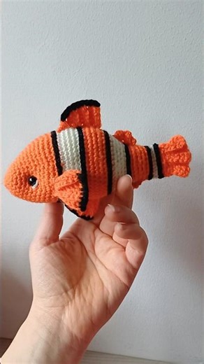 yes yes. it is very appropriately a clown fish #amigurumi #crochet #uncinetto #ambroscrochet