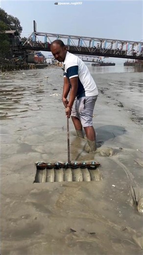 Magnet Fishing Surprise in the Mud! 🧲💰