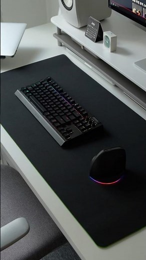 The Razer Pro Click V2 Vertical Edition combines ergonomic form with precision performance.