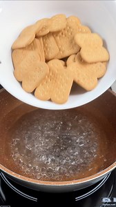 Add biscuits to hot water and you'll be surprised by the result! | Recipes Learn