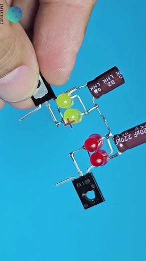 Simple Strobe Led Circuit with 2 Transistors
