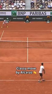 677K views · 21K reactions | Carlos Alcaraz gave the point to Ben Shelton after telling the umpire he didn’t have his racket in his hand when contact was made with the ball. (via @rolandgarros) | TSN | Facebook