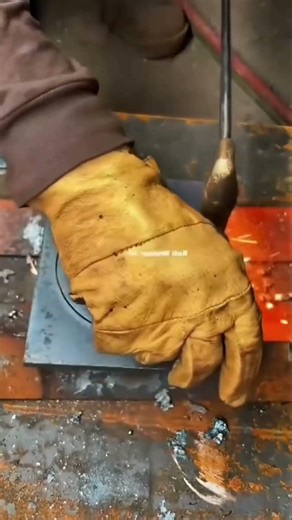 Cutting Metal Plates with a Handy Device #smartdiy #workshopskills #simpletools