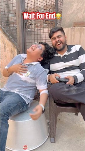 Sparsh Ka Magic Remote Sach Me Kam Karta Hai😅| Sparsh Arora | #treding #shirts #ytshorts