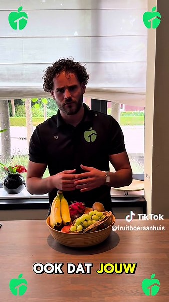 Nieuwe week, nieuwe fruit hack! Wist je dat appels en bananen er juist voor zorgen dat ander fruit sneller rijpt? 😱 Wil je dat jouw fruit langer vers blijft? Leg ze dan apart van de rest van je fruit. Meer handige tips én het lekkerste verse fruit? Check www.fruitboeraanhuis.nl en volg ons hier voor wekelijkse hacks! #fruithack #fruitboeraanhuis #foodtips #versfruit #handigetips