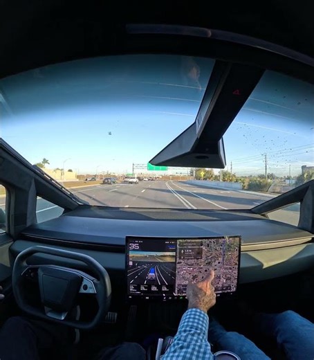 Cybertruck FSD V14.2.1.25-Wobbling like it was unsure/insecure. A gentle squeeze comforted it nicely