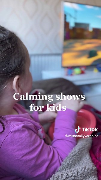 Heres a few calming shows for kids on YouTube and Netflix, perfect non-stimulating shows 🧡 Save to refer back to: Giant Jack (trash truck in america), Percy and the parl keeper, Puffin rock and Little bear #montessorimom #nonstimulating #autismawareness #autistickid
