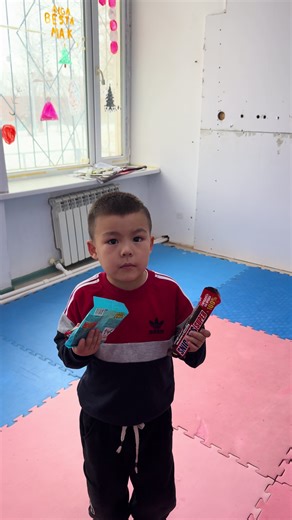 Менин атым Санжар, мен сринкес алп келдм😂❤️ Жаныммм, тап татти тилинен