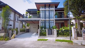 Astonishing Modern Contemporary House and Lot For Sale in Bali Mansions, Silang Cavite 📍Property Code: HL_1212 📍Category: For Sale 📍City: Bali Mansions, Silang Cavite 📍Unit: Three Bedrooms (3BR), 4 T&B 📍Size: LA 253 sqm; FA 345 sqm 📍Parking: 2 carport 📍Php: ₱45,000,000 Property Details: ✅ 3 rooms ✅ 1 entertainment room ✅ 1 maid’s room ✅ 1 office ✅ 4 t&b ✅ 1 powder room ✅ Living room ✅ Dining area ✅ Foyer ✅ Porch ✅ Laundry area ✅ Outdoor living space ✅ 2 car garage ✅ Wood Flooring (mahogan