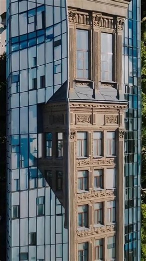 Architectural Contrast 🏛️🌆