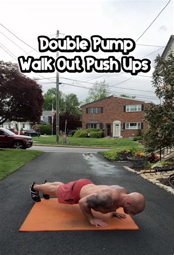 ➡️Here’s why the double pump walk out push up should be part of your bodyweight training sessions— and why it hits different: 1️⃣ Power Maintenance – Controlled push back to your feet after the double pump is challenging. 😤 2️⃣ Joint Friendly – Dynamic load without a spine-compressing barbell. 3️⃣ Core on Lock – Bracing through two push-ups mimics real-world core strength. 4️⃣ Cardio Strength – Heart rate spikes while muscles grind under extra tension. 5️⃣ Mental Grit – That second pump is wher