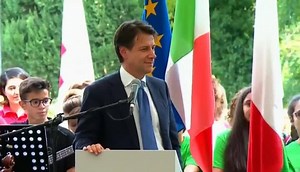 105K views · 6.5K reactions | Buongiorno! Oggi voglio condividere con voi questo momento divertente tra il nostro Giuseppe Conte e i bambini. È riuscito a trasformare un discorso "istituzionale" politico in qualcosa di veramente spassoso! | Fabio Massimo Castaldo | Facebook
