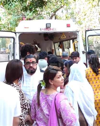 Arjun Bijlani’s Father-in-Law Funeral: Family & Celebs Pay Tribute | Nia Sharma, Kanika Mann #arjunbijlani #NehaSwamiBijlani Arjun Bijlani and family mourn the loss of his father-in-law as celebs including Neha Swami, Nia Sharma, and Kanika Mann attend the funeral to pay their respects. | Telly Reporter