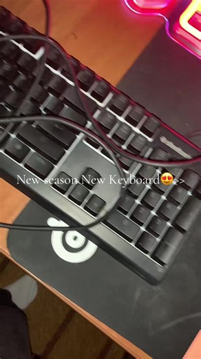 Explore the Apex 9 Mini Keyboard Features