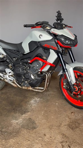 À VENDRE - YAMAHA MT-09 2020 🏍️ Je vends ma Yamaha MT-09 de 2020 en excellent état ! 📊 Caractéristiques : · Kilométrage : 17 000 km · Documentation : Entièrement à jour et conforme · État : Impeccable - toujours entretenue avec soin ✨ Points forts : · Moto extrêmement fiable et bien entretenue · Carénage et mécanique en parfait état · Papiers en règle, prête pour le transfert 📞 Intéressé(e) ? Contactez-moi par message privé ou appel au 07 49 39 89 38 pour plus d'informations, photos supplémen