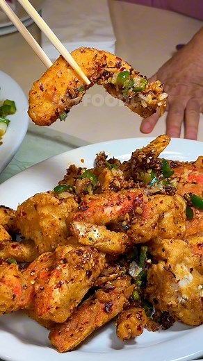 Fried Dungeness crab shells and everything 😮🔥 So crispy you can eat the whole thing! Don’t knock it till you try it 🦀 #DungenessCrab #FriedCrab #EatTheShell #SeafoodGoals #CrunchyGoodness #WholeCrabVibes #CrabLoversUnite #SeafoodHeaven #FoodieApproved #TikTokEats #ViralFoodie #AsianFoodie #CrabFeast #FoodAdventure #CrispyCrab #MustTryEats #SeafoodObsession #CrabLife #TastyEats #FoodCravings #FlavorExplosion #FoodieFinds #SeafoodFix #ChinatownEats #EatWithJoy | Joyfoodlv