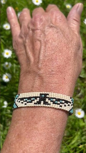 seed bead loom bracelet native American style how to #beadsjewelrymaking #jewelrymaking