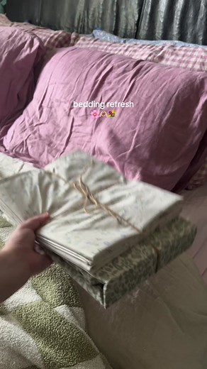 bedding from @pigletinbed of course 🥲🫶🏻 I cannot get over the floral pattern!! #beddingrefresh #beddingrevamp #aesthethic #cottagecoreaesthetic #grandmacoreaesthetic #bedroomtour #fyp #roomtour #foryou #pinterestaesthetic #videodiary #minivlog #vlog #minidiary