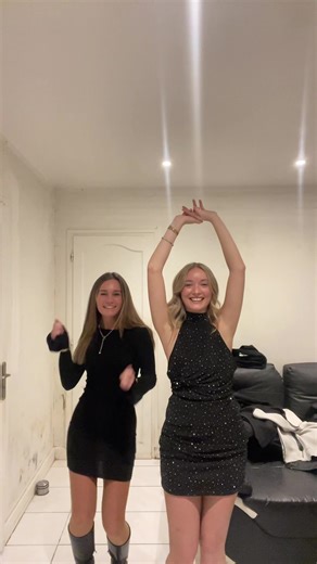 Coco et Lily reviennent pour des danses tiktok 🕺🕺